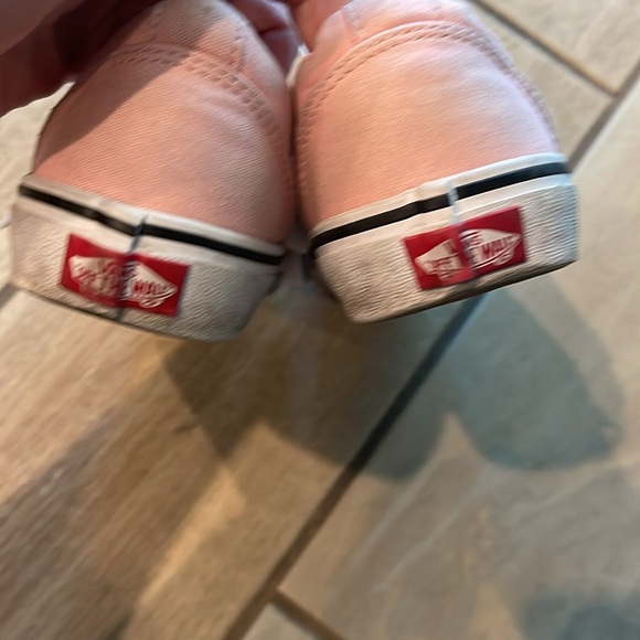 Vans - Picture 7 of 9